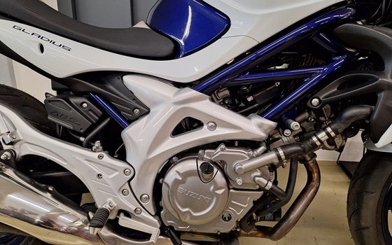 Gebrauchtmotorrad Suzuki SFV 650 Gladius - Bild 4 Gebrauchtmotorrad Suzuki SFV 650 Gladius - Bild 4