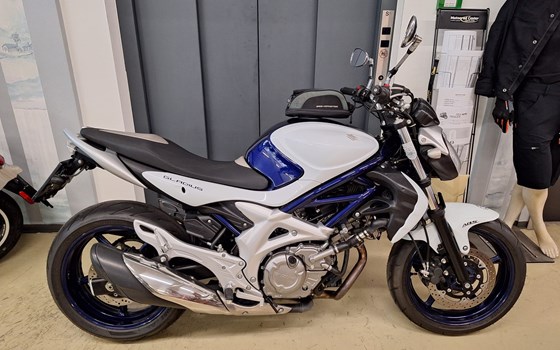 Gebrauchtmotorrad Suzuki SFV 650 Gladius - Bild 1 Gebrauchtmotorrad Suzuki SFV 650 Gladius - Bild 1
