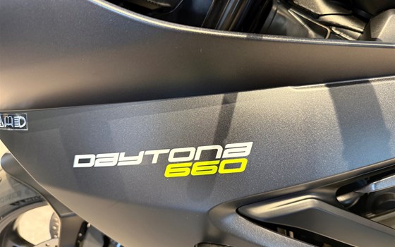 Neufahrzeug Triumph Daytona 660 - Bild 2