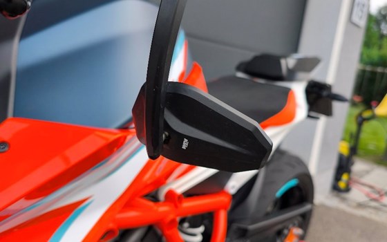 Gebrauchtmotorrad KTM 1290 Super Duke R - Bild 4 Gebrauchtmotorrad KTM 1290 Super Duke R - Bild 4