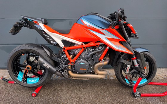 Gebrauchtmotorrad KTM 1290 Super Duke R - Bild 1 Gebrauchtmotorrad KTM 1290 Super Duke R - Bild 1