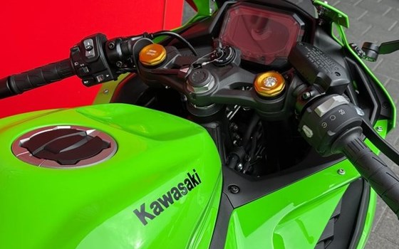 Neufahrzeug Kawasaki Ninja ZX-4RR - Bild 14