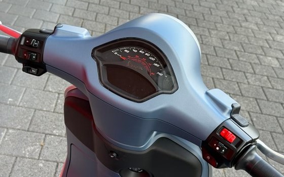 Neufahrzeug Vespa Primavera 125 Officina 8 - Bild 14