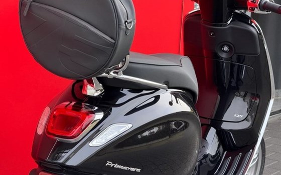 Neufahrzeug Vespa Primavera 125 50. Anniversario - Bild 4