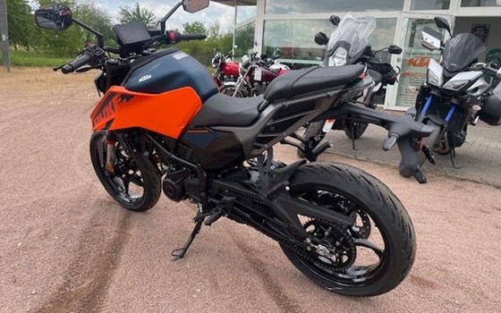 Neufahrzeug KTM 125 Duke - Bild 11