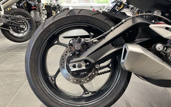 Gebrauchtmotorrad Triumph Street Triple R - Bild 10