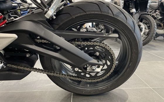 Gebrauchtmotorrad Triumph Street Triple R - Bild 11