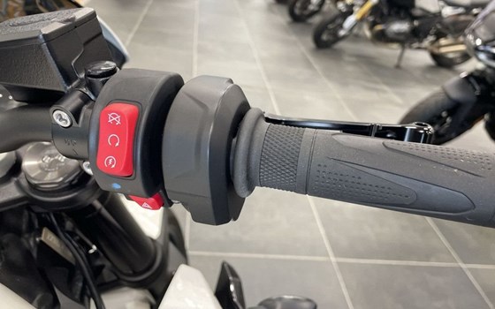 Gebrauchtmotorrad Triumph Street Triple R - Bild 12