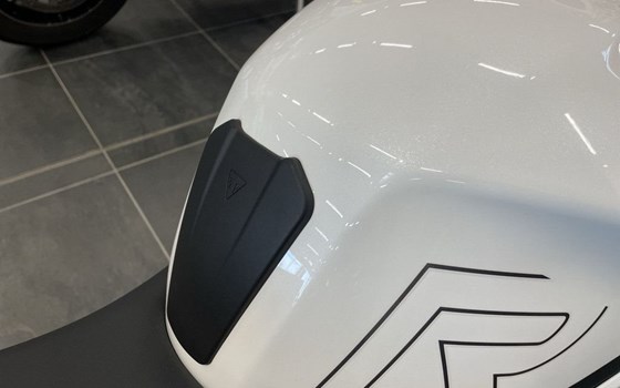 Gebrauchtmotorrad Triumph Street Triple R - Bild 14