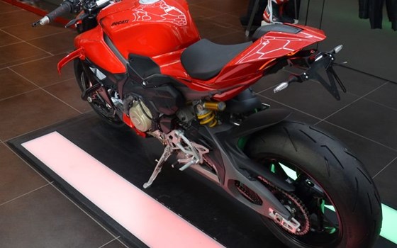 Gebrauchtmotorrad Ducati Streetfighter V4 - Bild 13