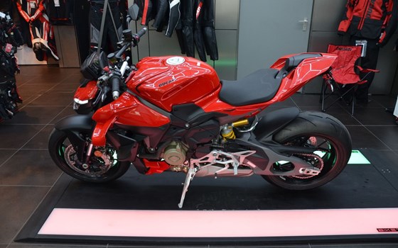 Gebrauchtmotorrad Ducati Streetfighter V4 - Bild 2
