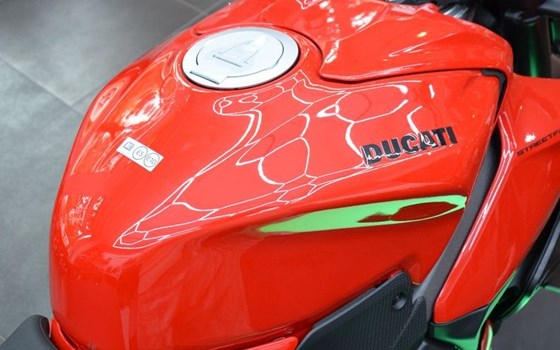 Gebrauchtmotorrad Ducati Streetfighter V4 - Bild 8