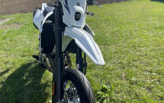 Neufahrzeug Suzuki DR-Z 400 SM - Bild 5 Neufahrzeug Suzuki DR-Z 400 SM - Bild 5