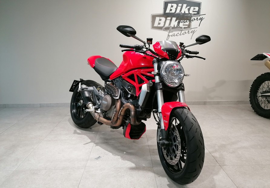 Ducati Monster 1200 (rot)