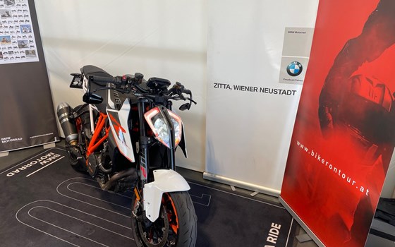 Gebrauchtmotorrad KTM 1290 Super Duke R - Bild 1 Gebrauchtmotorrad KTM 1290 Super Duke R - Bild 1