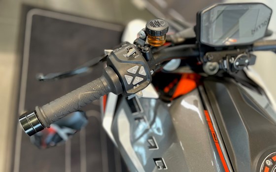 Gebrauchtmotorrad KTM 1290 Super Duke R - Bild 4 Gebrauchtmotorrad KTM 1290 Super Duke R - Bild 4