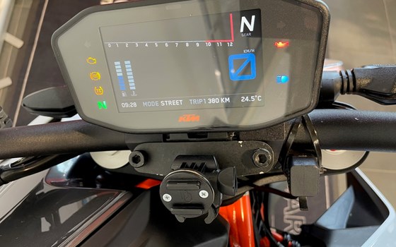Gebrauchtmotorrad KTM 1290 Super Duke R - Bild 6 Gebrauchtmotorrad KTM 1290 Super Duke R - Bild 6