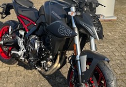 Neumotorrad Suzuki GSX-8S