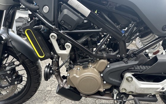 Gebrauchtmotorrad Husqvarna Svartpilen 125 - Bild 11