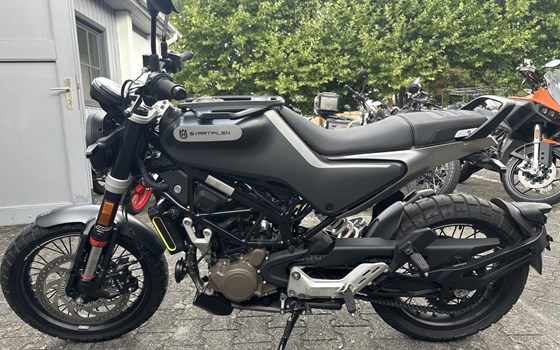 Gebrauchtmotorrad Husqvarna Svartpilen 125 - Bild 2