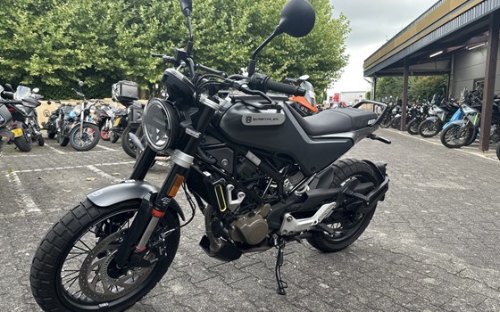 Gebrauchtmotorrad Husqvarna Svartpilen 125 - Bild 3