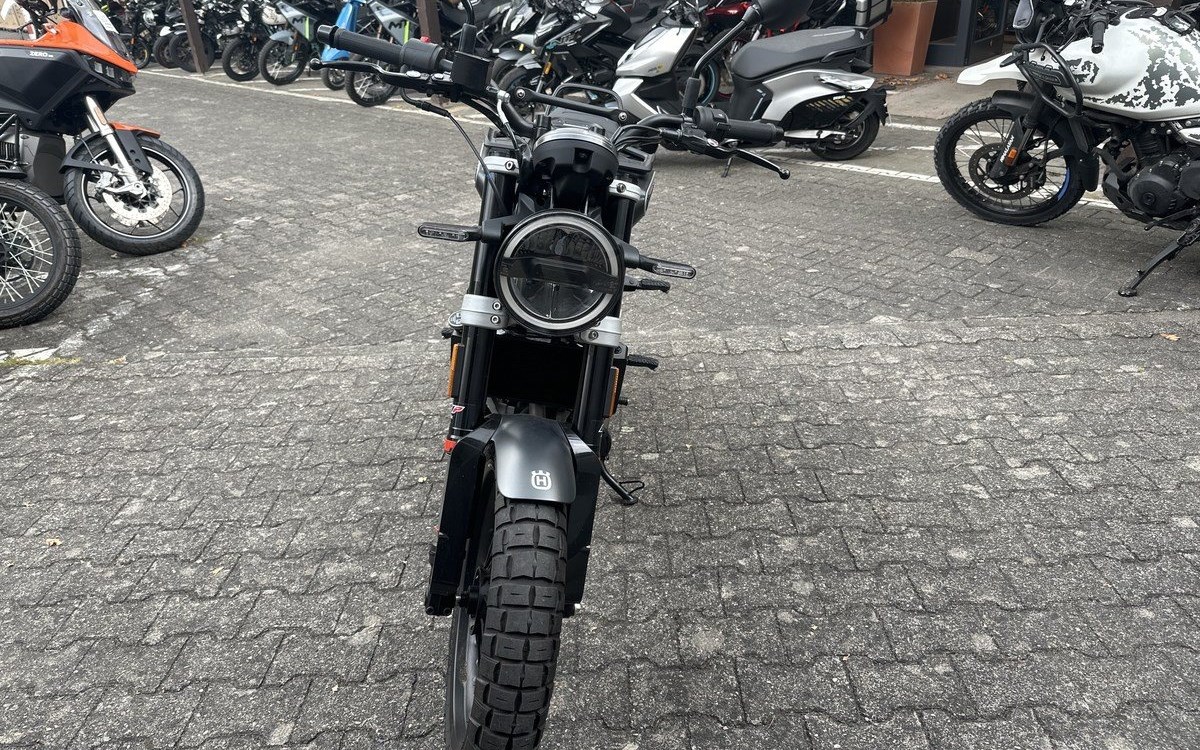 Angebot Husqvarna Svartpilen 125