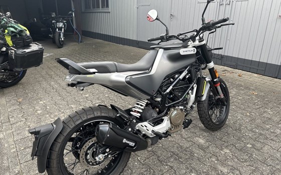 Gebrauchtmotorrad Husqvarna Svartpilen 125 - Bild 7