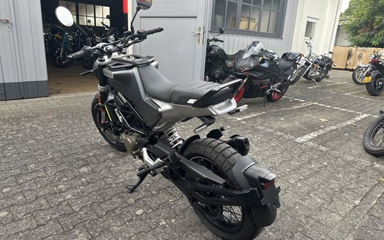 Gebrauchtmotorrad Husqvarna Svartpilen 125 - Bild 9