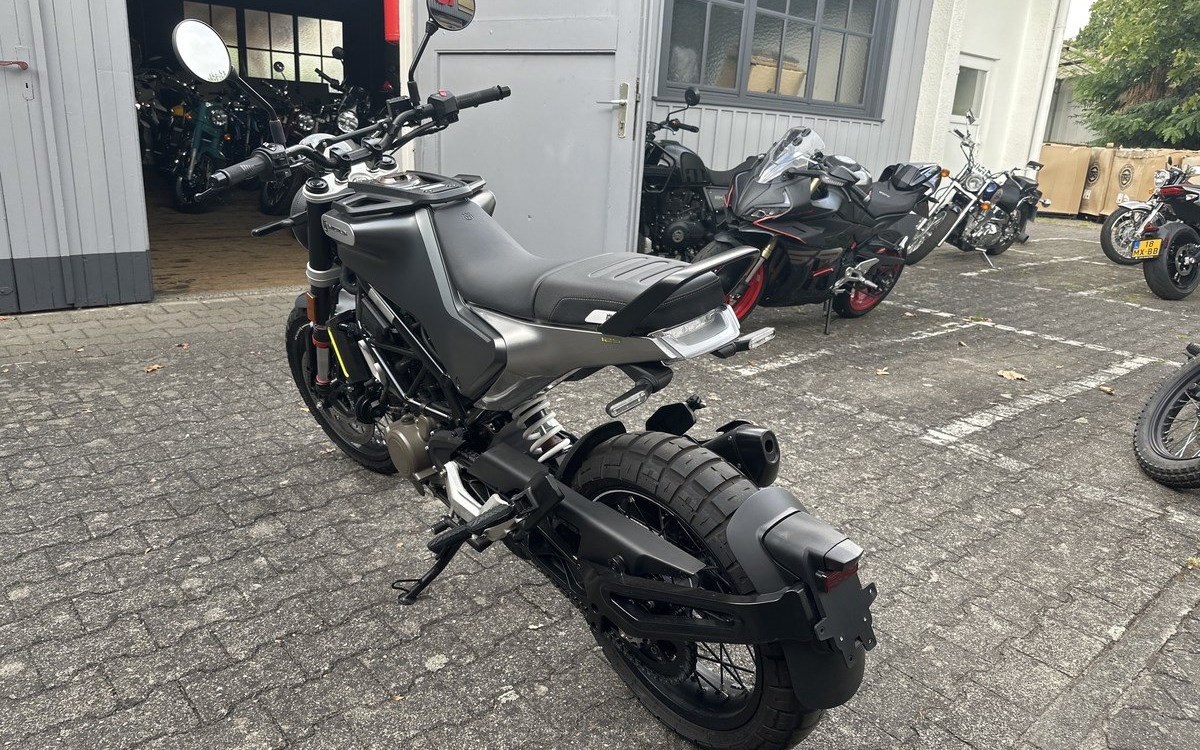 Angebot Husqvarna Svartpilen 125