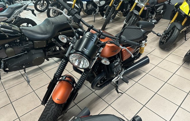 Moto Guzzi V9 Bobber Sport