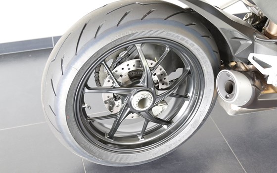 Gebrauchtmotorrad Ducati Streetfighter V2 - Bild 4