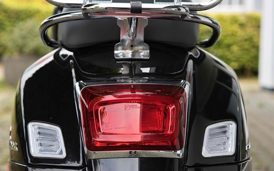 Gebrauchtmotorrad Vespa GTS 310 - Bild 8