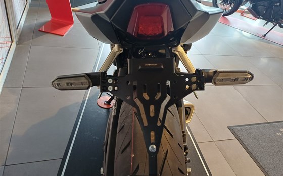 Neufahrzeug Honda CB650R E-Clutch - Bild 3