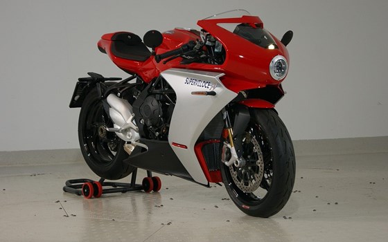 Gebrauchtmotorrad MV Agusta Superveloce 800 - Bild 2 Gebrauchtmotorrad MV Agusta Superveloce 800 - Bild 2