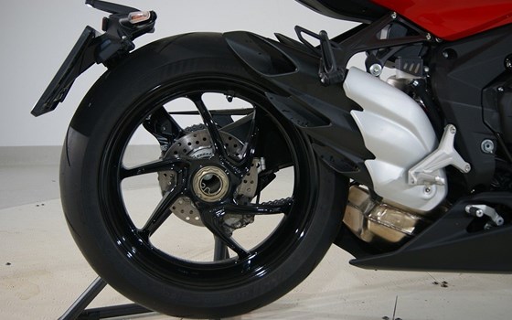 Gebrauchtmotorrad MV Agusta Superveloce 800 - Bild 9 Gebrauchtmotorrad MV Agusta Superveloce 800 - Bild 9