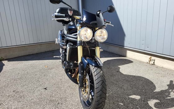 Gebrauchtmotorrad Triumph Speed Triple 1050 - Bild 2 Gebrauchtmotorrad Triumph Speed Triple 1050 - Bild 2