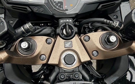 Gebrauchtmotorrad Honda VFR 800 F - Bild 4