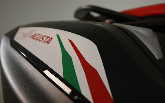Gebrauchtmotorrad MV Agusta Turismo Veloce 800 RC - Bild 9