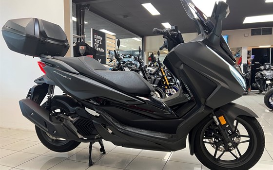 Gebrauchtmotorrad Honda Forza 125 - Bild 3 Gebrauchtmotorrad Honda Forza 125 - Bild 3