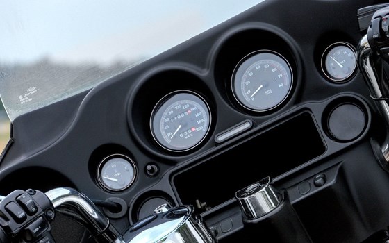 Gebrauchtmotorrad Harley-Davidson Touring Electra Glide Standard FLHT - Bild 13