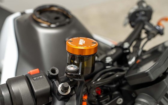 Motorrad Occasion KTM 890 Duke R - Bild 7