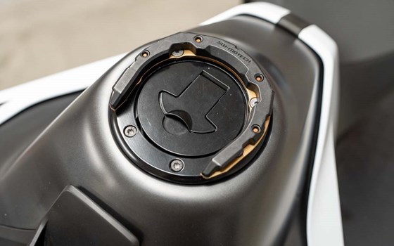 Motorrad Occasion KTM 890 Duke R - Bild 9