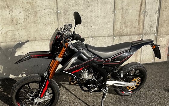 Gebrauchtmotorrad Rieju MRT 50 All Black - Bild 2 Gebrauchtmotorrad Rieju MRT 50 All Black - Bild 2