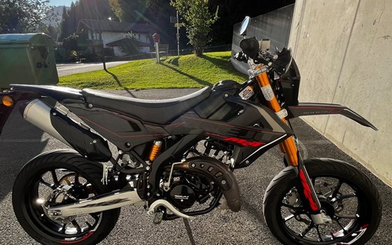 Gebrauchtmotorrad Rieju MRT 50 All Black - Bild 3 Gebrauchtmotorrad Rieju MRT 50 All Black - Bild 3
