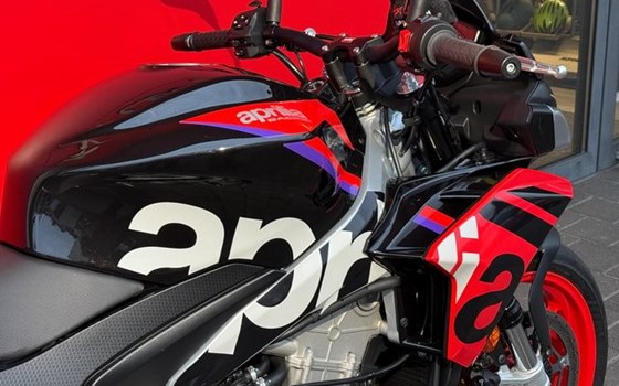 Motorrad Occasion Aprilia Tuono 660 Factory - Bild 11