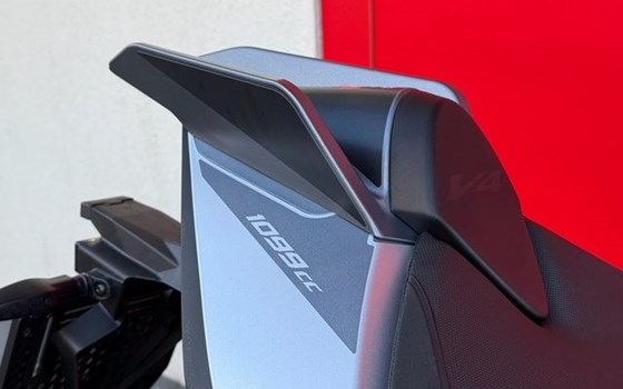 Neufahrzeug Aprilia Tuono V4 1100 - Bild 3