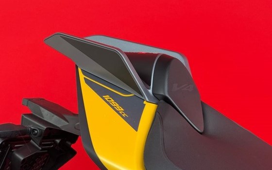 Neufahrzeug Aprilia Tuono V4 1100 - Bild 10