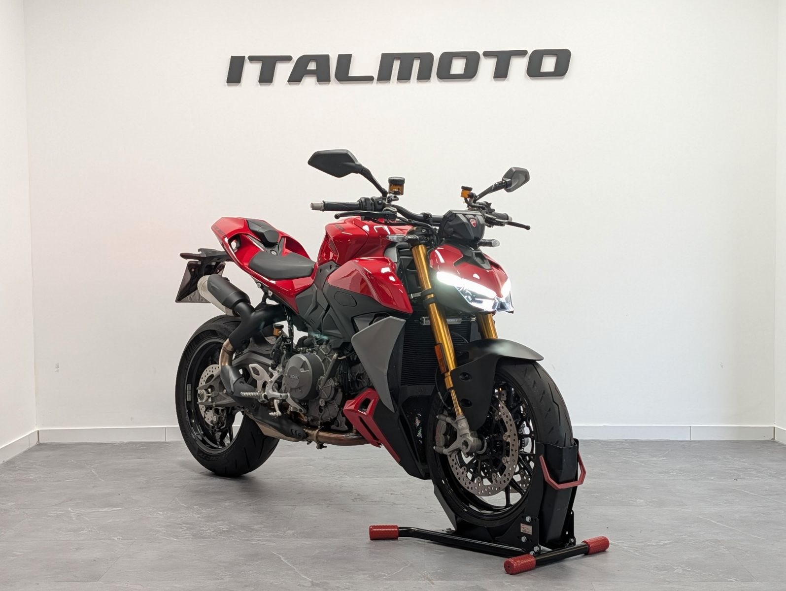 Ducati Streetfighter V2 S 