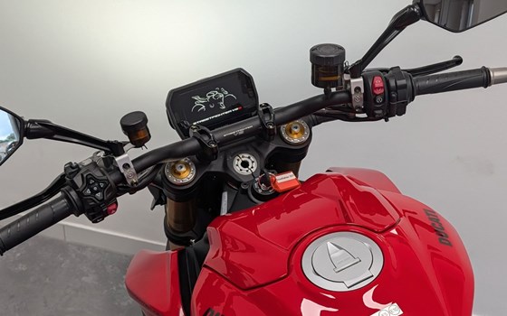 Gebrauchtmotorrad Ducati Streetfighter V2 S - Bild 6