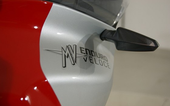 Gebrauchtmotorrad MV Agusta Enduro Veloce - Bild 3 Gebrauchtmotorrad MV Agusta Enduro Veloce - Bild 3
